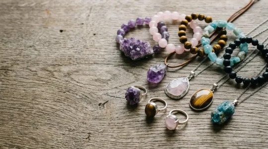 Bijoux en pierres naturelles alliant élégance et bien-être énergétique