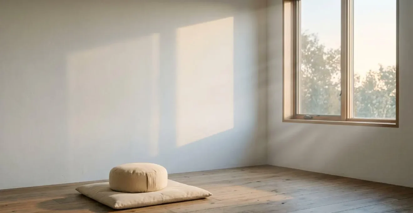 Atmosphère contemplative évoquant la méditation et la visualisation énergétique matinale